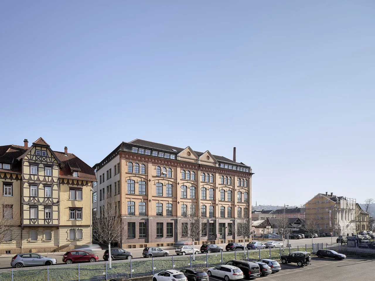 DAS QUIST · Business Center